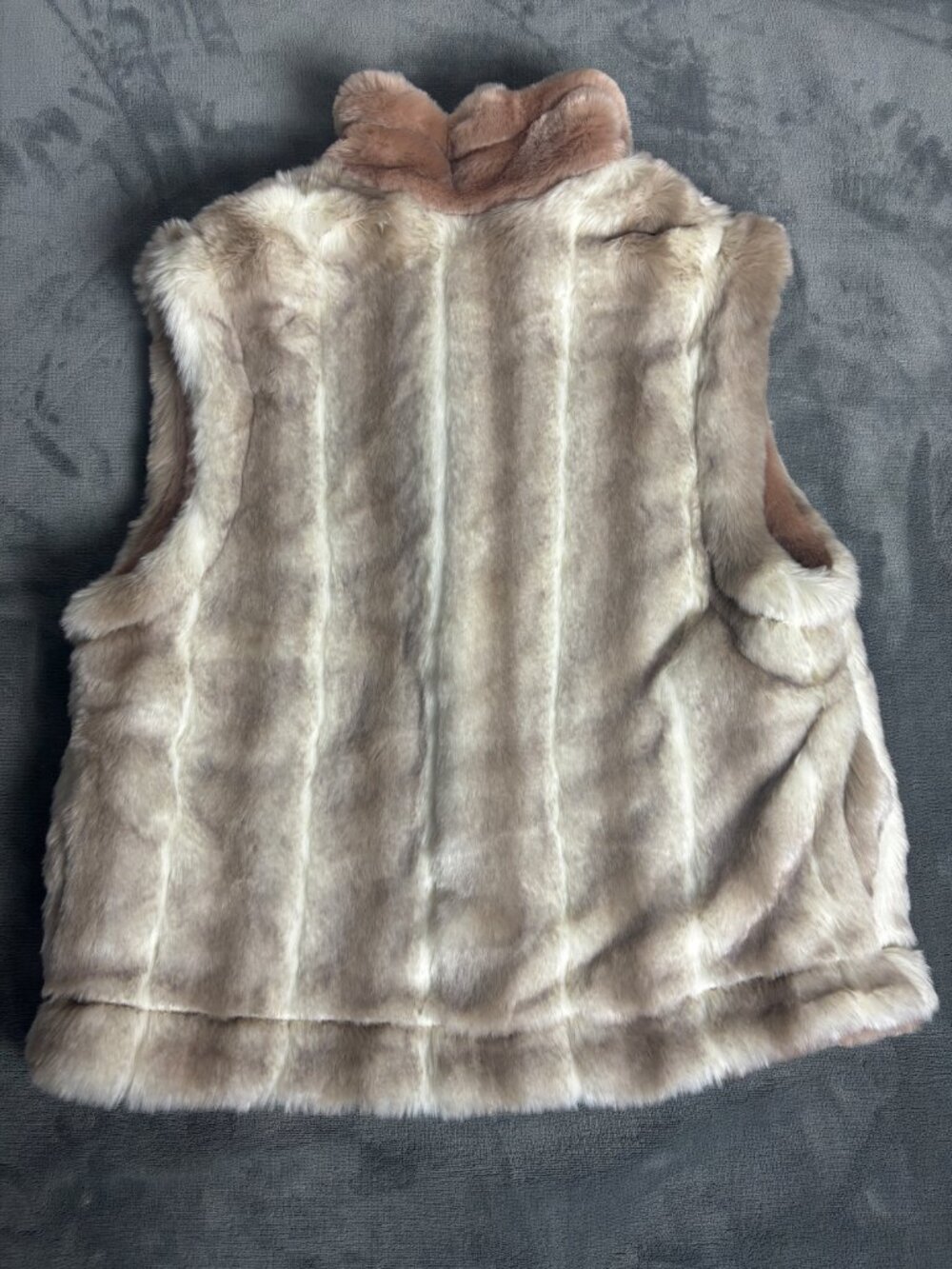 Women's Faux Fur Vest Taupe Beige Plush Mob Wife Y2K Après Ski Boho Luxe - Picture 2 of 6